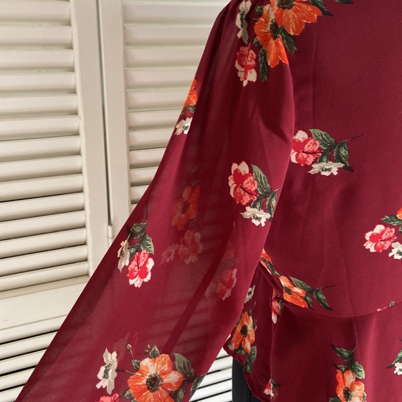 Astr burgundy top with flowers - Picture 6 of 7
